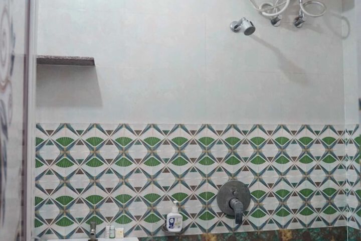 Room 6 of 10