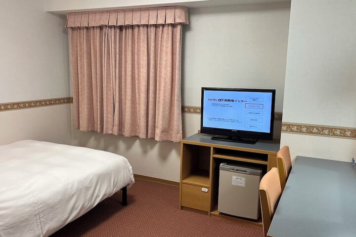 Room 3 of 7