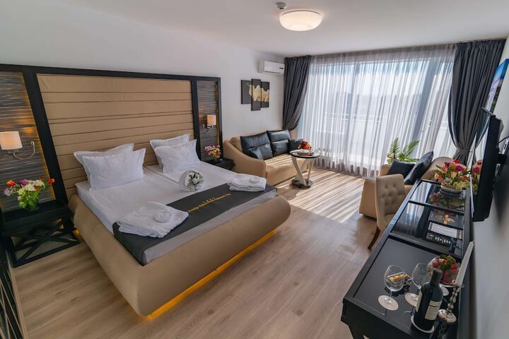 Room 52 of 318