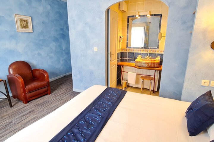 Room 11 of 49