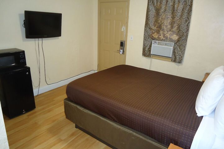 Room 14 of 36
