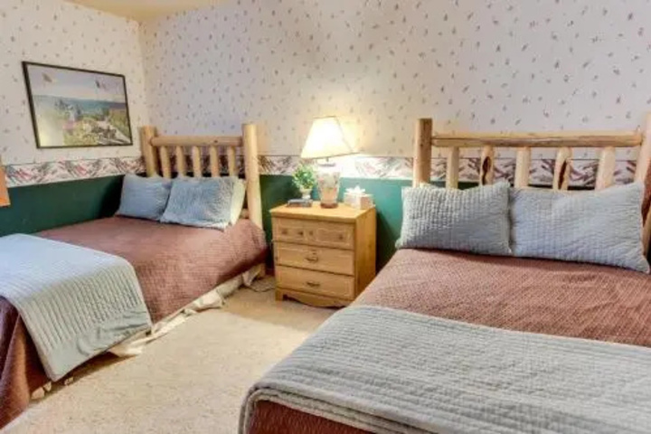 Room 4 of 18