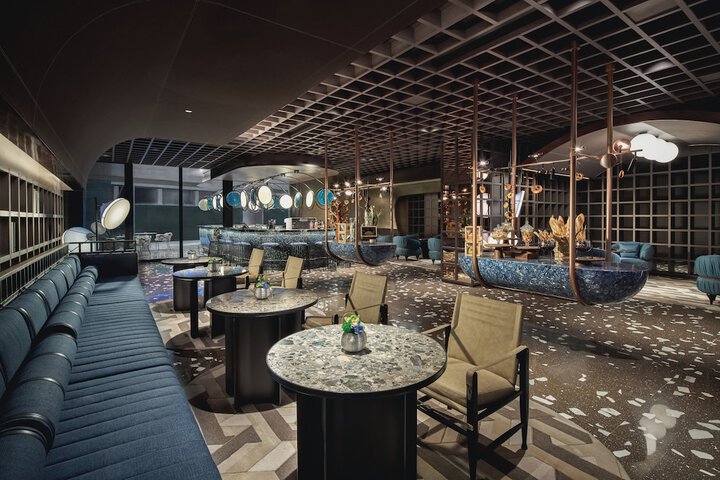 Lounge 70 of 93