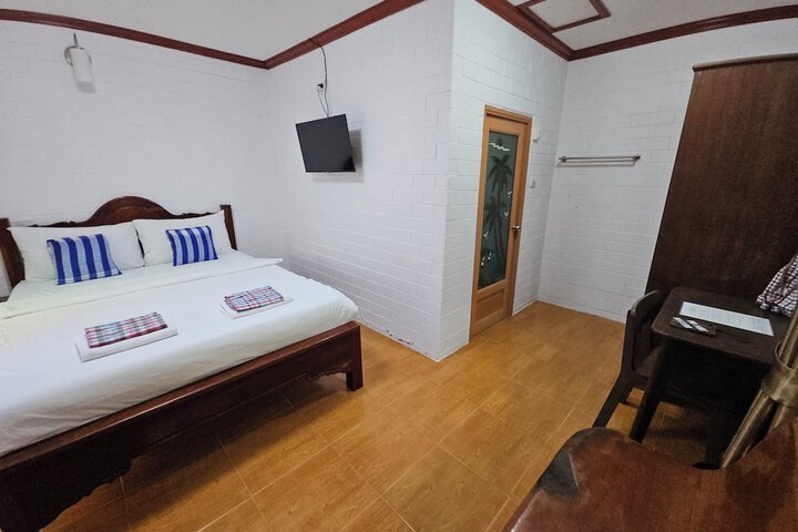 Room 32 of 92
