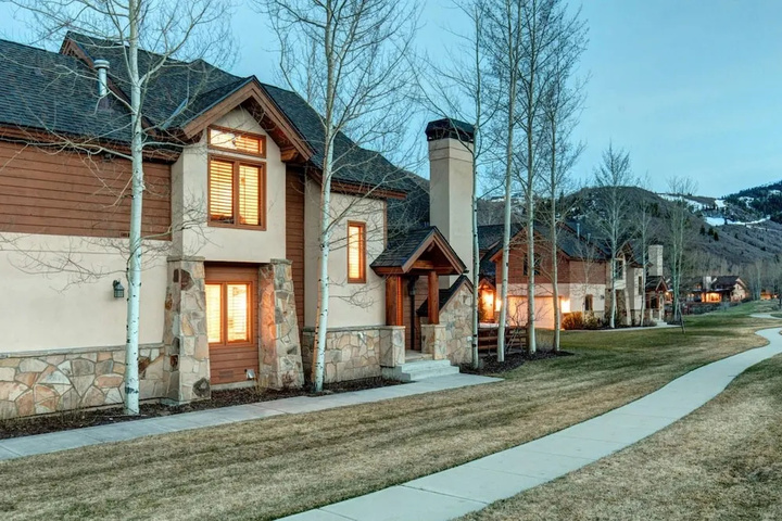 Exterior of Abode at Silver Oak VR