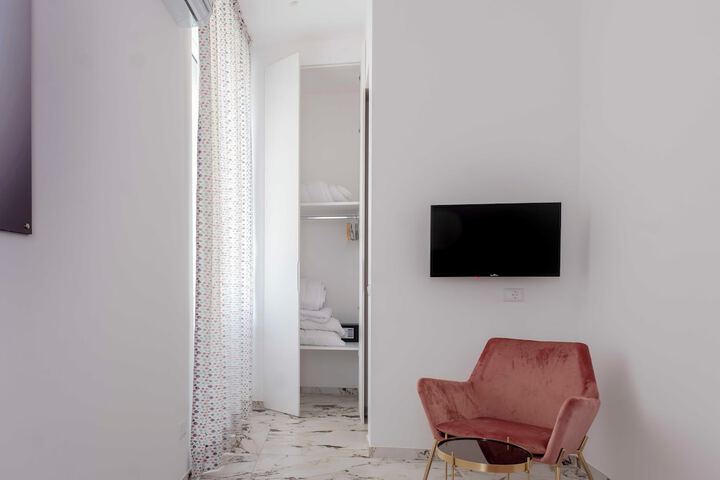 Room 95 of 212