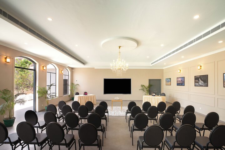 Ballroom/Hall 86 of 123