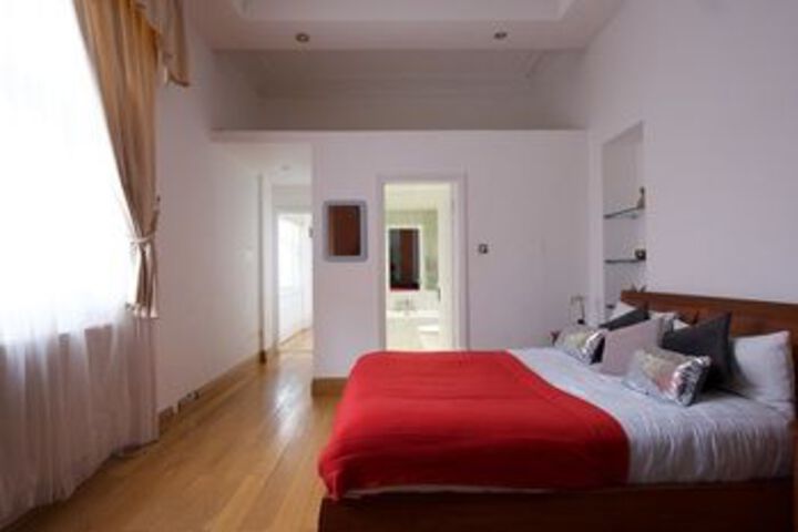 Room 13 of 27
