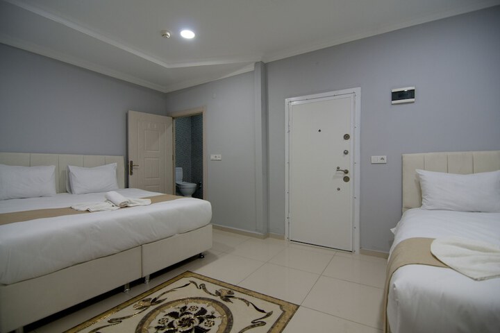 Room 53 of 83