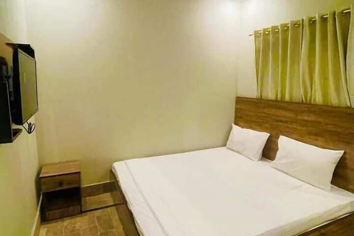 Room 2 of 36