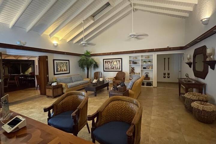 Hotel Interior 7 of 122