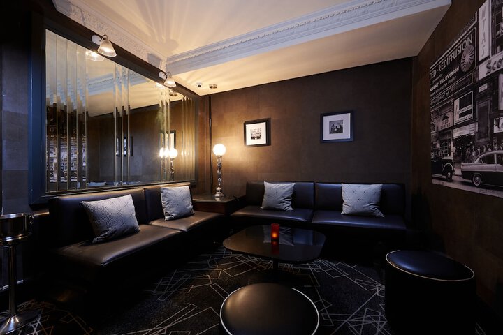 Lounge 75 of 96