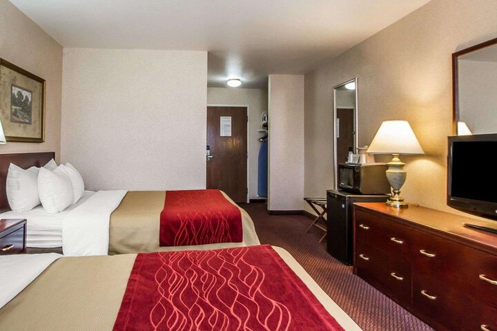2 Queen Beds (5 of 5)