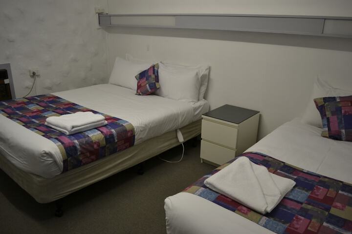 Room 27 of 44