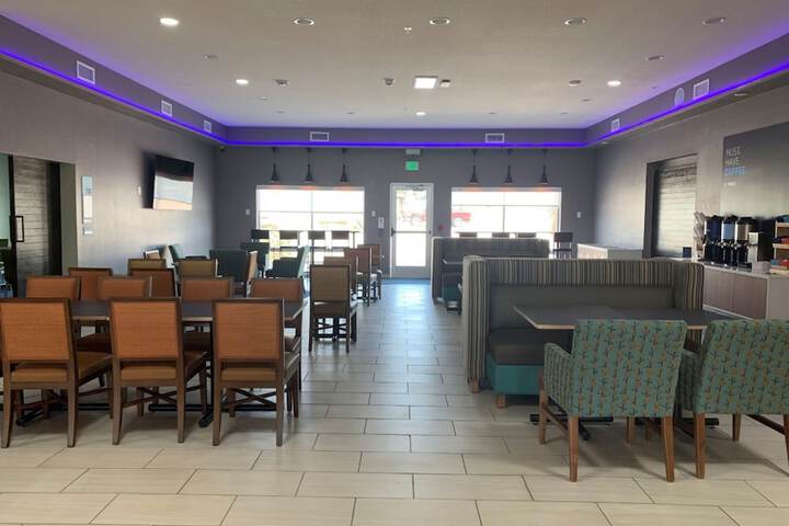 Breakfast/Coffee Service 10 of 17