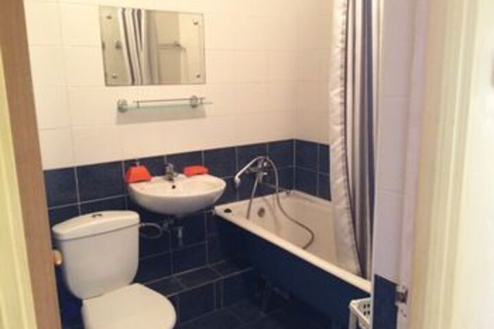 Room 4 of 25