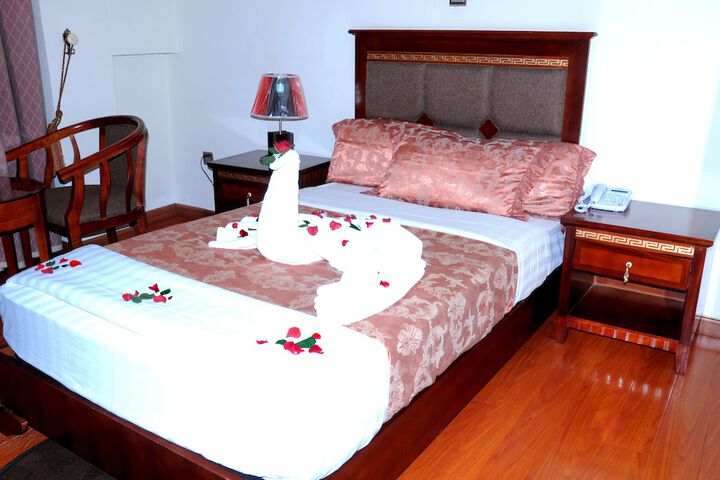 Room 10 of 29
