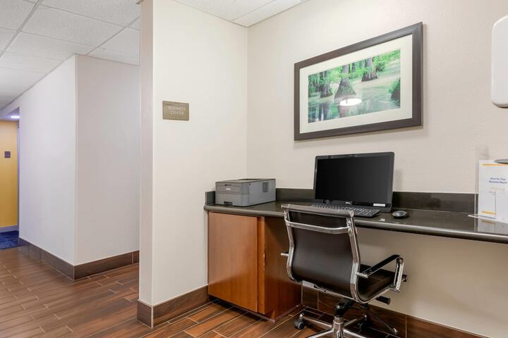 Business Center 16 of 21