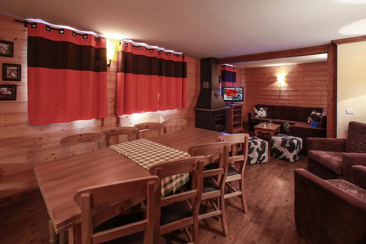 Room 8 of 27