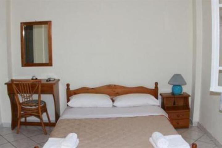 Room 6 of 9