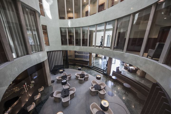 Entrance & Lobby