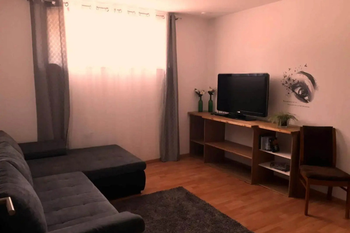 Room 4 of 11