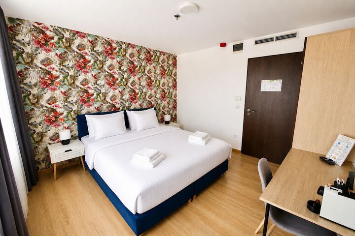 Room 25 of 118