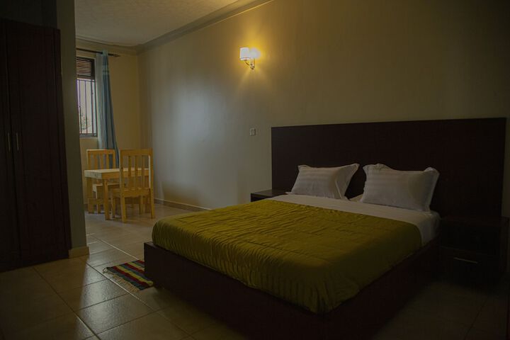 Room 6 of 9