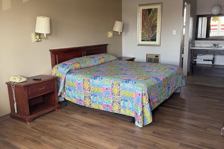 Room 9 of 20
