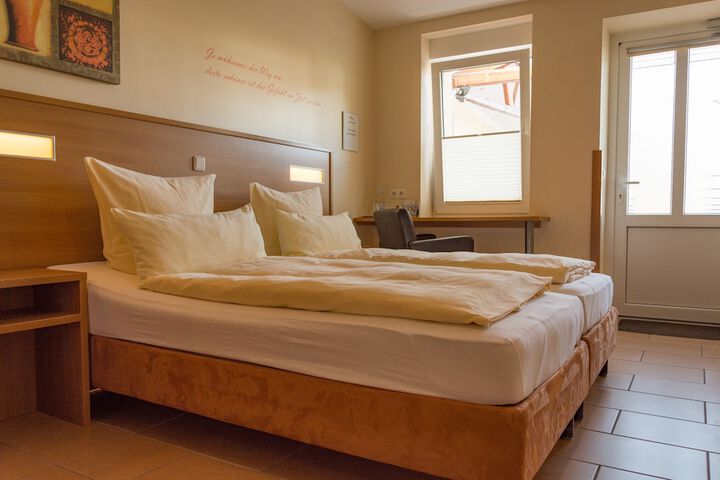 Room 2 of 39