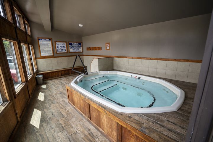 Indoor spa tub