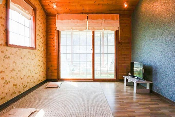 Room 16 of 28