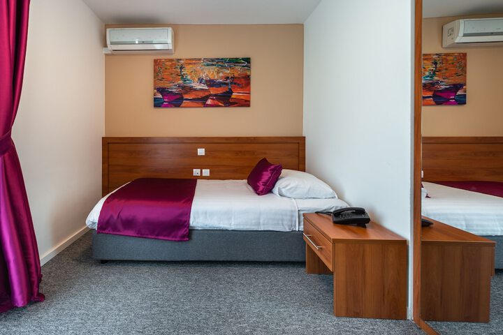 Room 7 of 49