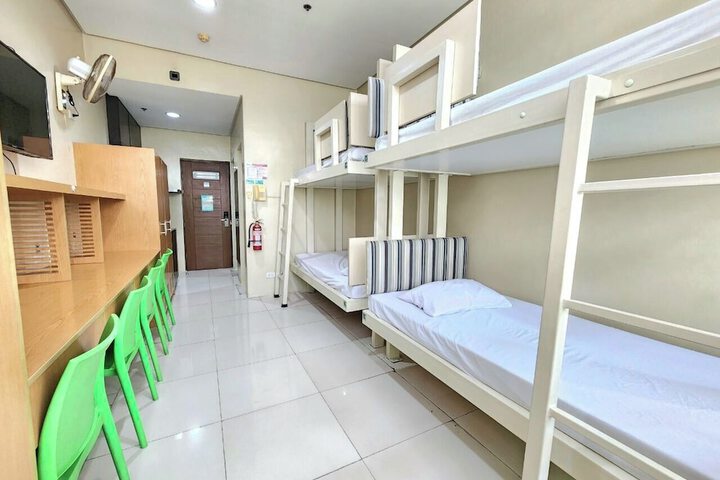 Room 9 of 12