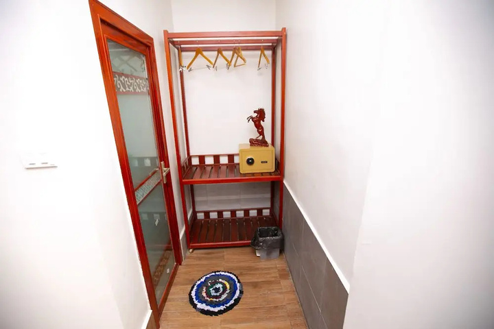 Room 17 of 35