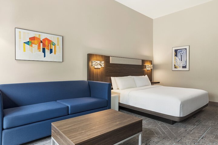 Standard King Bed Accessible (8 of 16)