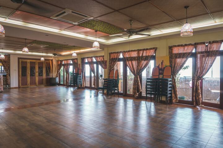 Ballroom/Hall 176 of 195