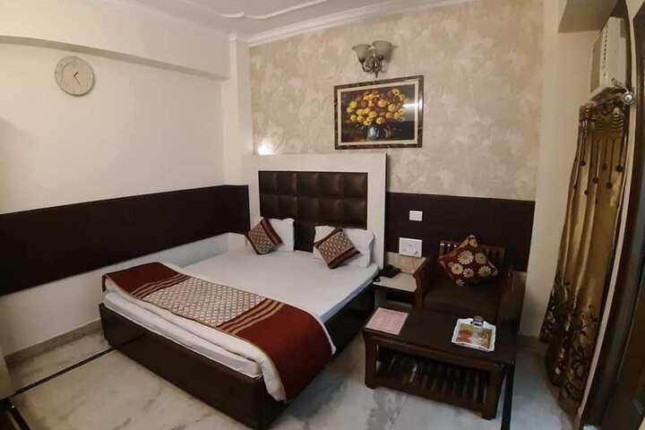 Room 9 of 14