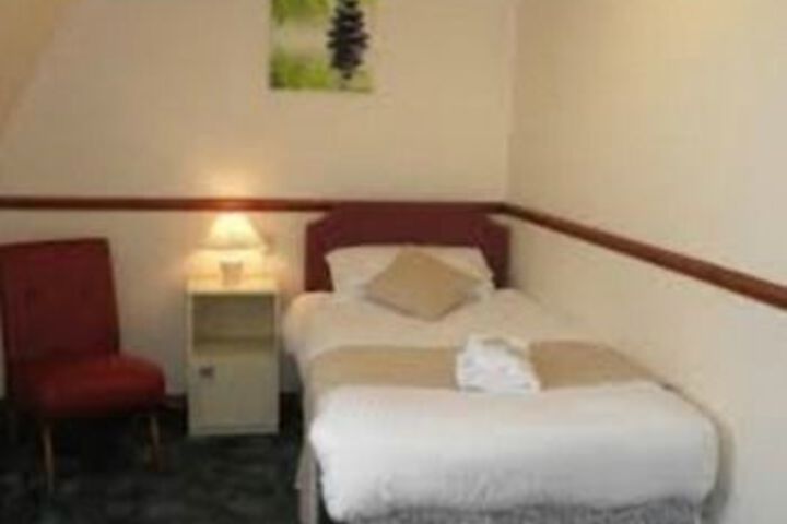 Room 6 of 10