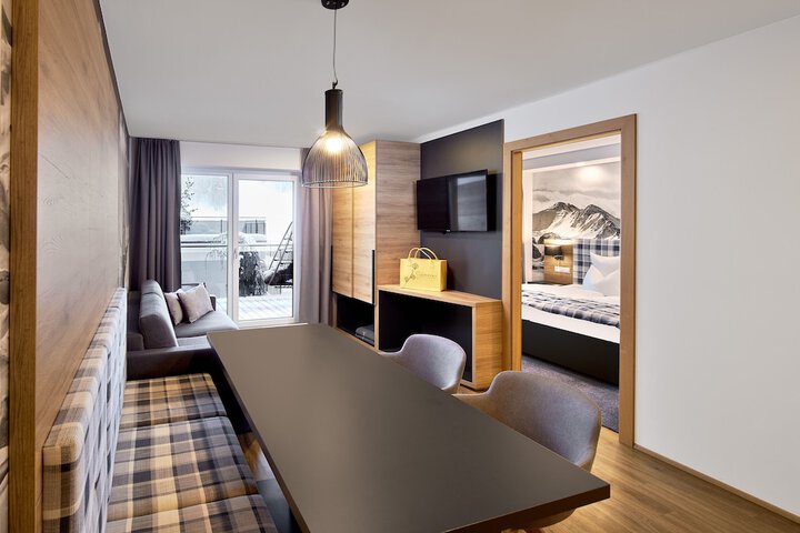 Room 16 of 79