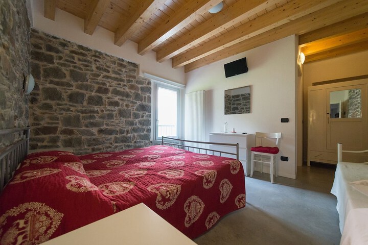 Room 3 of 16