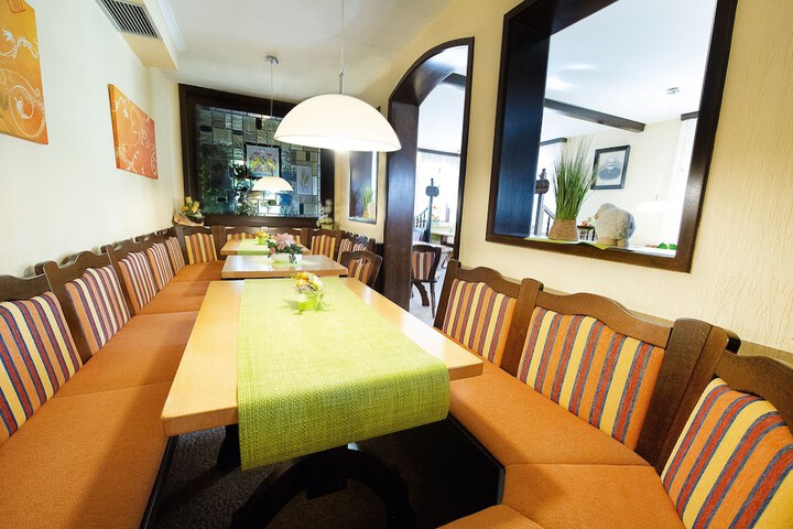 Dining 36 of 49