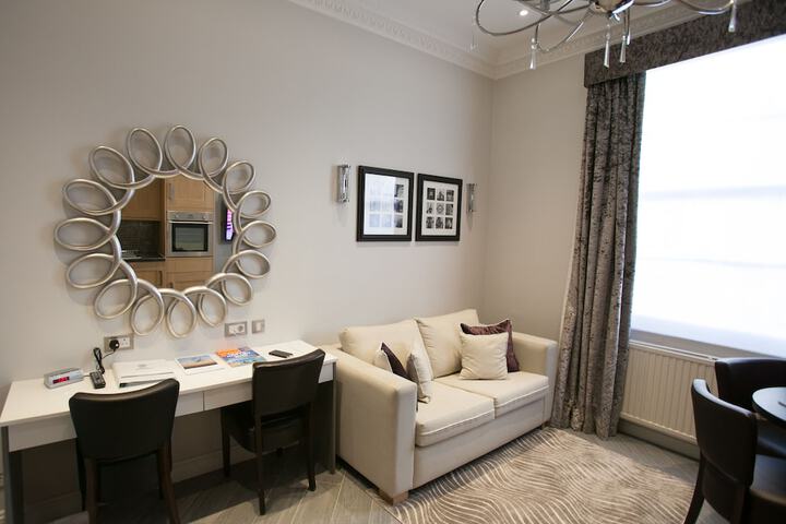 Room 53 of 109