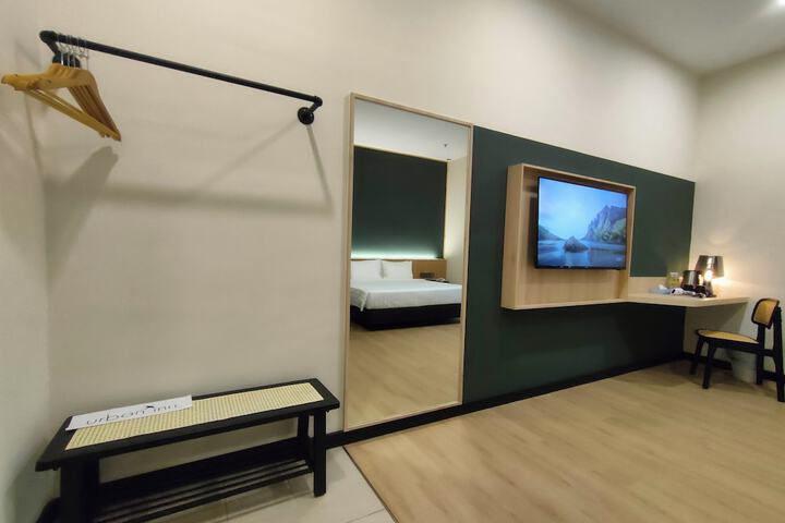 Room 16 of 35