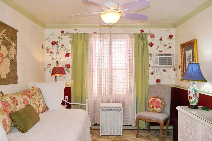Room 3 of 16