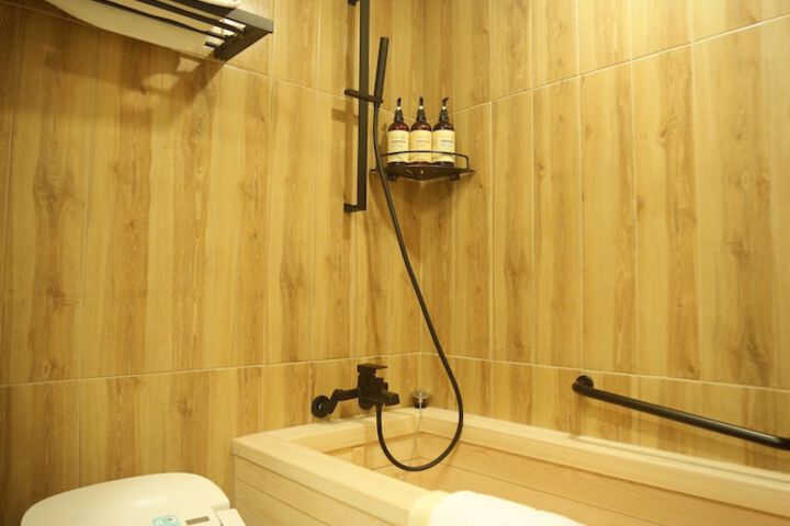 Room 16 of 24