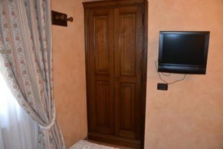 Room 12 of 29