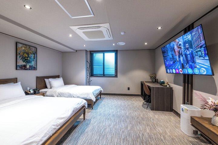 Room 17 of 100