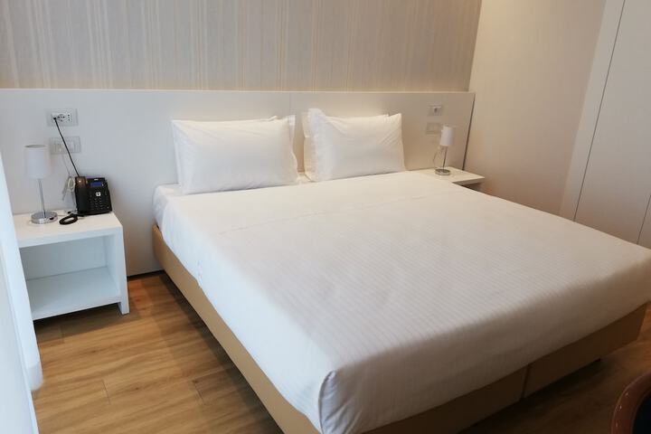 Room 8 of 47
