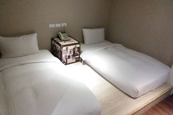 Room 25 of 58